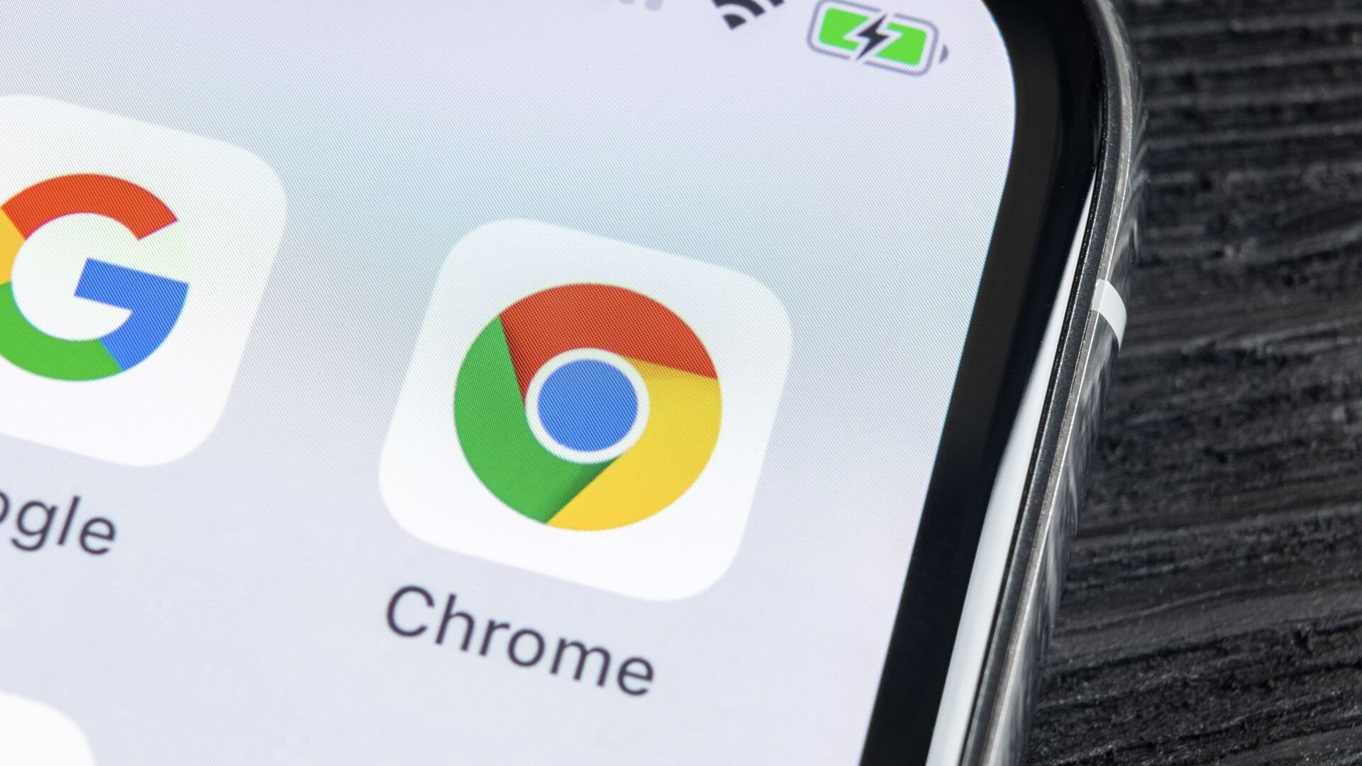 Chrome tests Google side search in the browser