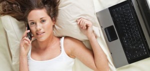 girl-bed-computer-featured