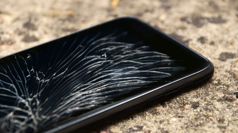 smartphone-mobile-broken-cracked-ss-1920