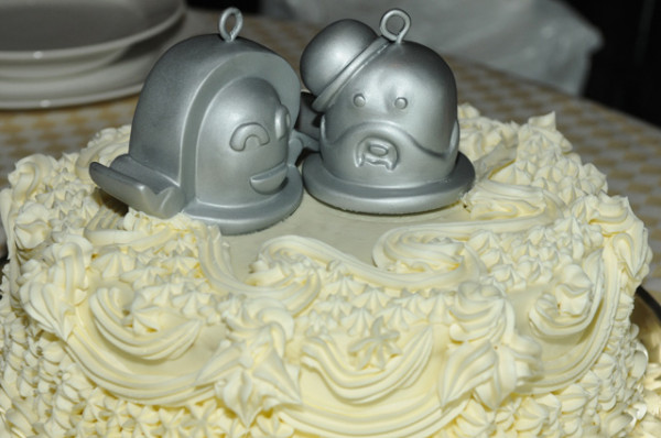 mr-jingles-wedding-cake-bells-1395834096