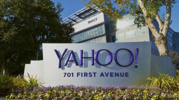 yahoo-sunnyvale-sign-day-1920