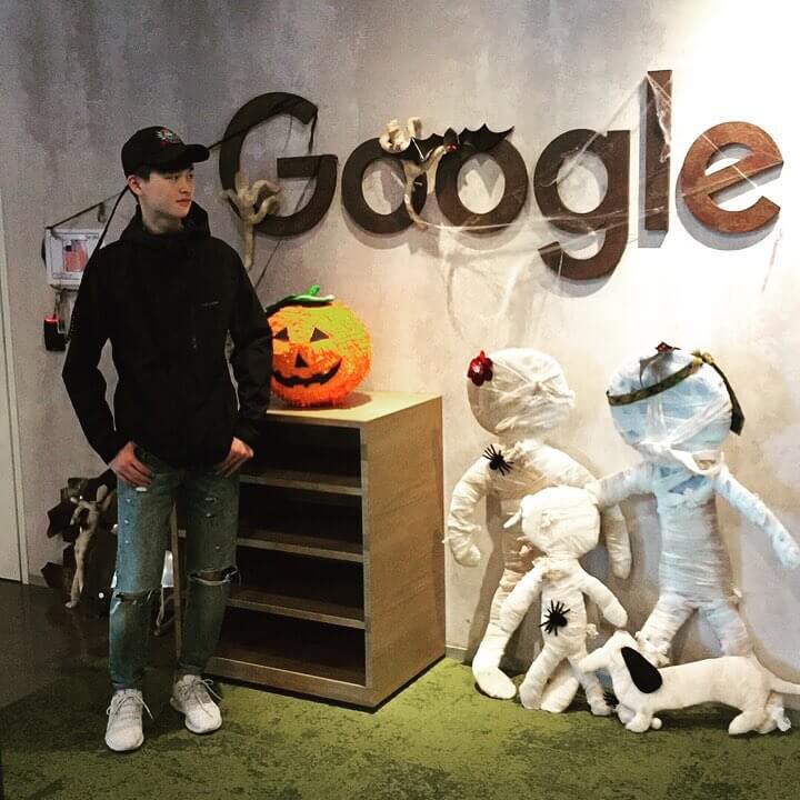 Search In Pics Halloween At Google Cowboy Android Statue A Scary But Yummy Google Cake