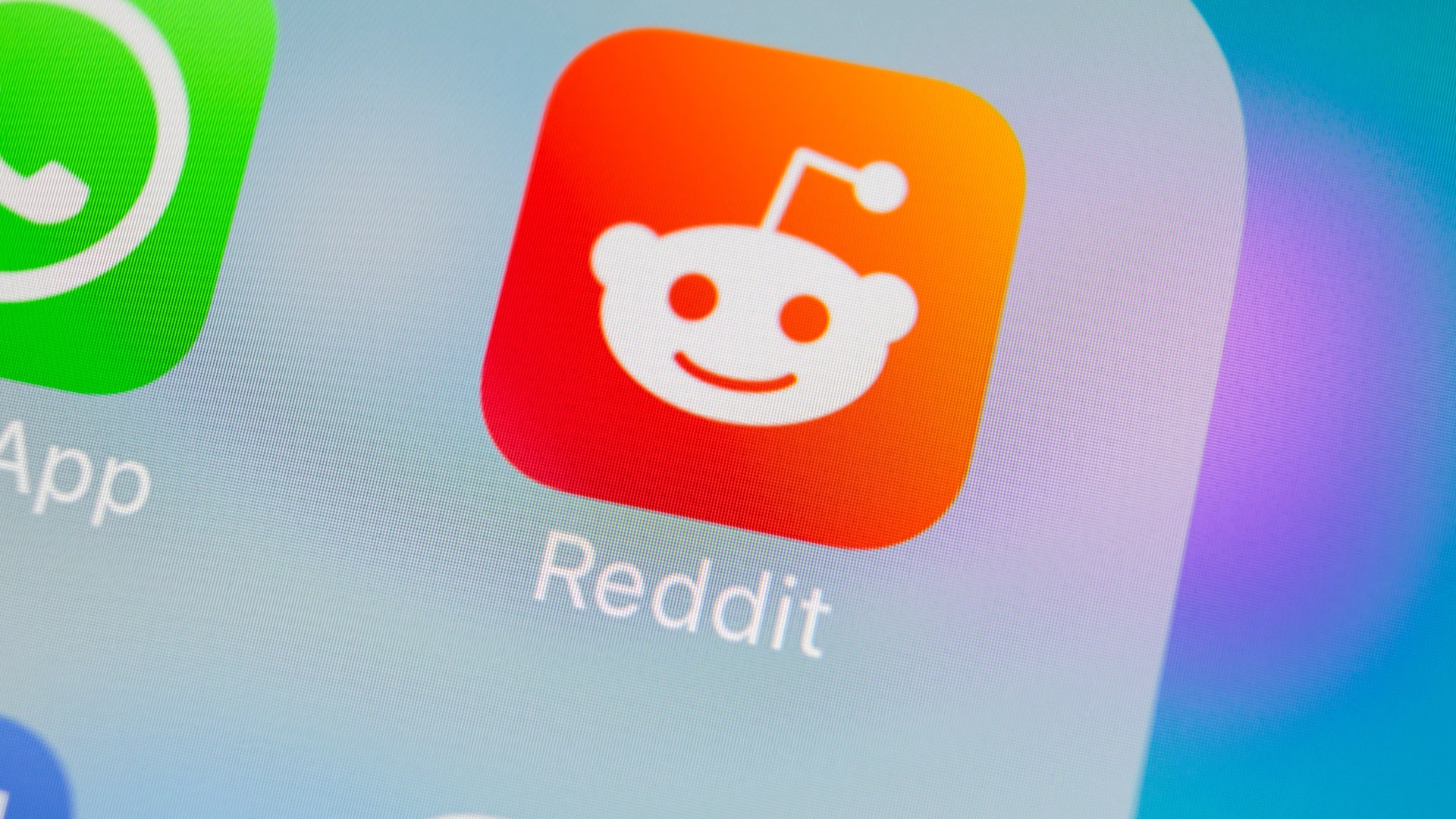 Reddit está actualizando su identidad de género y sus políticas publicitarias