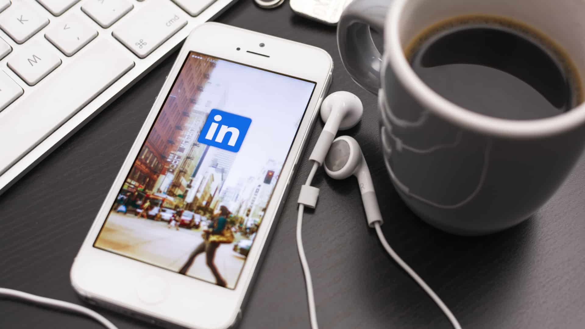 LinkedIn ads survey reveals humans, cities, and numbers increase performance